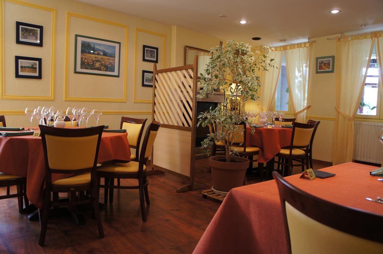 Hotel Restaurant La Goutte Noire Chateaumeillant Ngoại thất bức ảnh