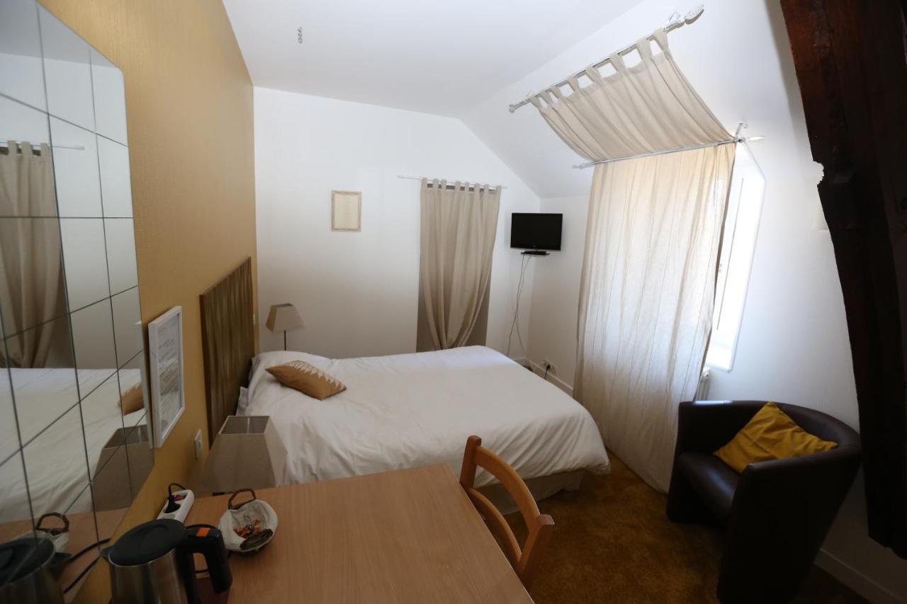 Hotel Restaurant La Goutte Noire Chateaumeillant Ngoại thất bức ảnh